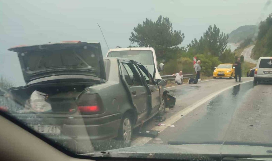 KASTAMONU'NUN İNEBOLU İLÇESİNDE OTOMOBİL İLE HAFİF TİCARİ ARACIN ÇARPIŞMASI NETİCESİNDE