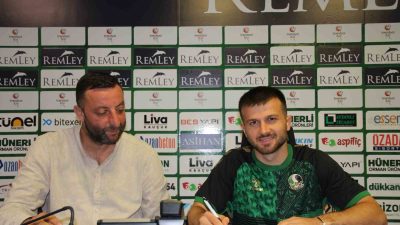 YENİ SEZON HAZIRLIKLARINI SÜRDÜREN SAKARYASPOR, 25 YAŞINDAKİ ORTA SAHA OYUNCUSU