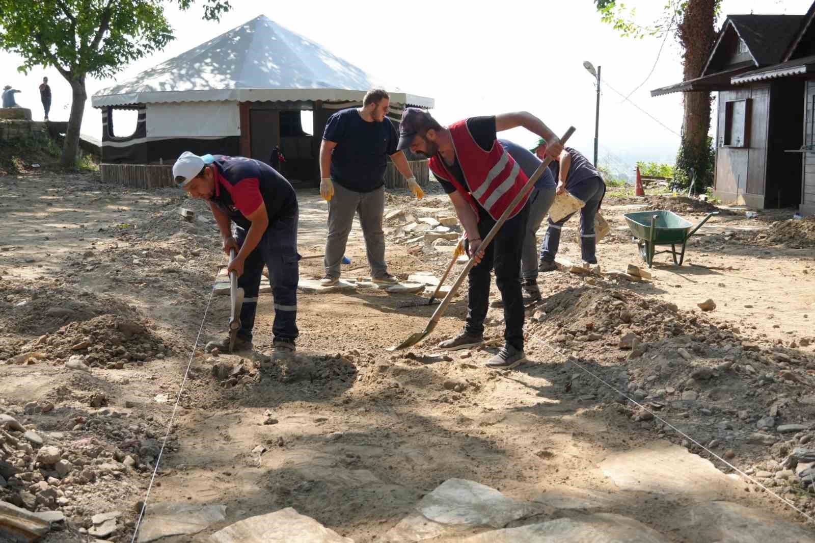 Tarihi gün yüzüne belediye çalışanları çıkartıyor