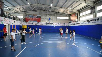 ÇAYIROVA BELEDİYESİ’NİN İLÇEDEKİ ÇOCUKLARIN YAZ AYLARINI DOLU GEÇİRMESİ İÇİN DÜZENLEDİĞİ