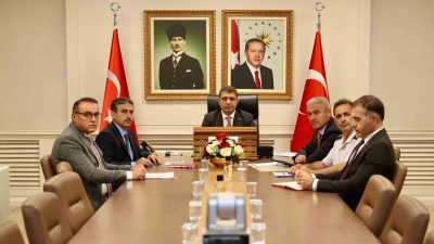 VİDEO KONFERANS SİSTEMİ (VKS) ÜZERİNDEN 81 İL VALİSİNİN KATILDIĞI TOPLANTIYA