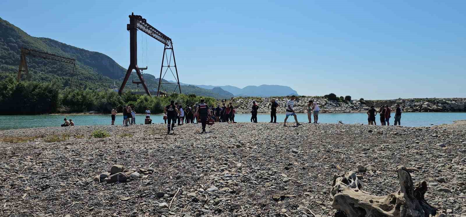 KASTAMONU'NUN CİDE İLÇESİNDE YÜZMEK İÇİN DEREYE GİREN GENÇ BOĞULARAK HAYATINI