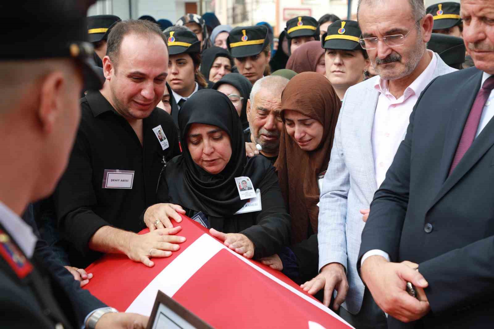 20 gün önce sözlenmişti: Sakaryalı şehit son yolculuğuna uğurlandı