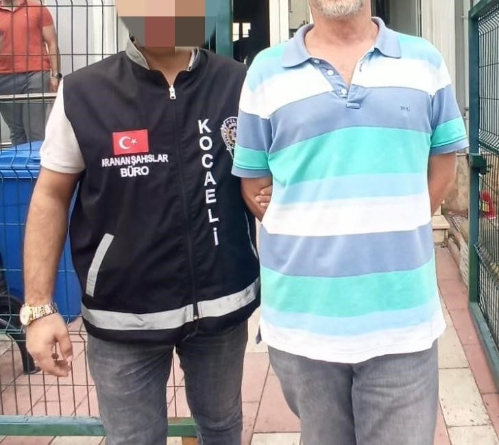 KOCAELİ'DE UYUŞTURUCU MADDELERİ RUHSATSIZ