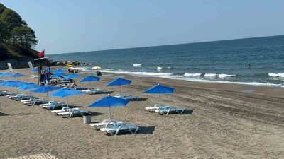 DÜZCE'NİN KARADENİZ'E AÇILAN KAPISI AKÇAKOCA'DA DENİZ SUYU SICAKLIĞININ 25 DERECELERE