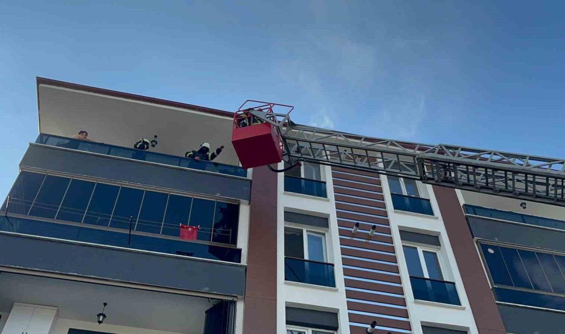 KASTAMONU’NUN TOSYA İLÇESİNDE 5 KATLI APARTMAN DAİRESİNDE YANGIN ÇIKTI. ÇIKAN