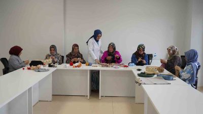 ÇAYIROVA BELEDİYESİ’NİN EĞİTİM YUVALARI OLAN BİLGİEVLERİNDE KURS KAYITLARI BAŞLADI.