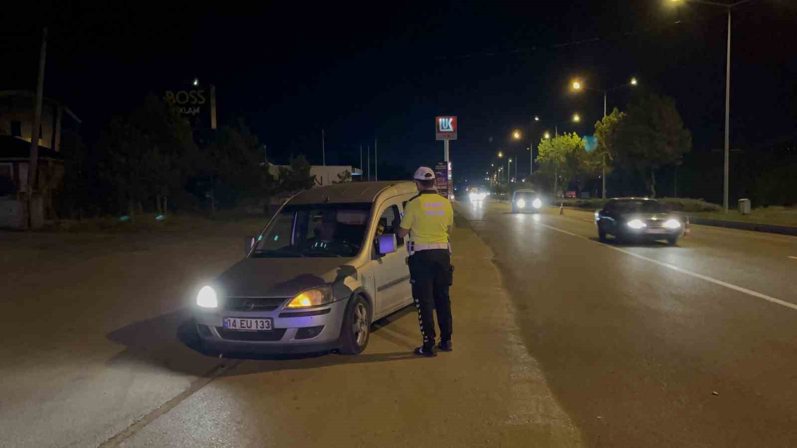 Bolu girişindeki uygulamada araçlar denetlendi