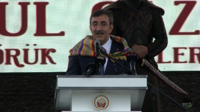 CUMHURBAŞKANI YARDIMCISI CEVDET YILMAZ PROGRAMDA BİR KONUŞMA YAPTI