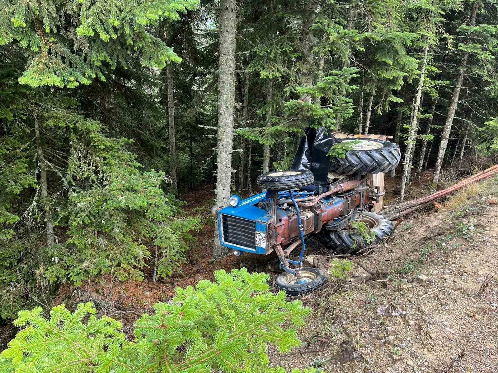 KASTAMONU'NUN DADAY İLÇESİNDE DEVRİLEN TRAKTÖR İLE AĞAÇ ARASINA SIKIŞAN SÜRÜCÜ