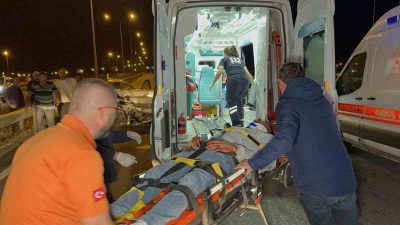 DÜZCE’DE DÖNÜŞÜ KAÇIRIP DURAN CİPE AYNI İSTİKAMETTE GİDEN OTOMOBİL ÇARPTI.