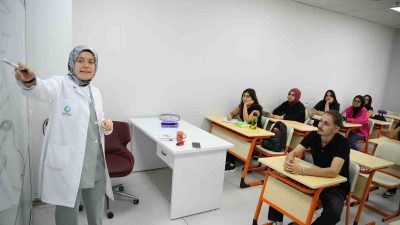 ÇAYIROVA BELEDİYESİ PROF. DR. NECMETTİN ERBAKAN GENÇLİK MERKEZİ’NDE ÜNİVERSİTE SINAVINA