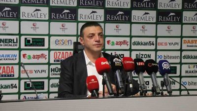 SAKARYASPOR'DA OLAĞANÜSTÜ GENEL KURULU KARARI ALAN BAŞKAN GÖKHAN İN, DÜZENLEDİĞİ