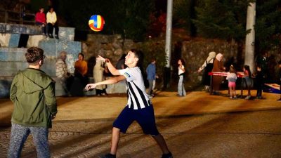 DÜZCE BELEDİYESİ TARAFINDAN BAŞLATILAN ‘SPOR MAHALLEMDE’ ETKİNLİKLERİ SÜRÜYOR. HER AKŞAM