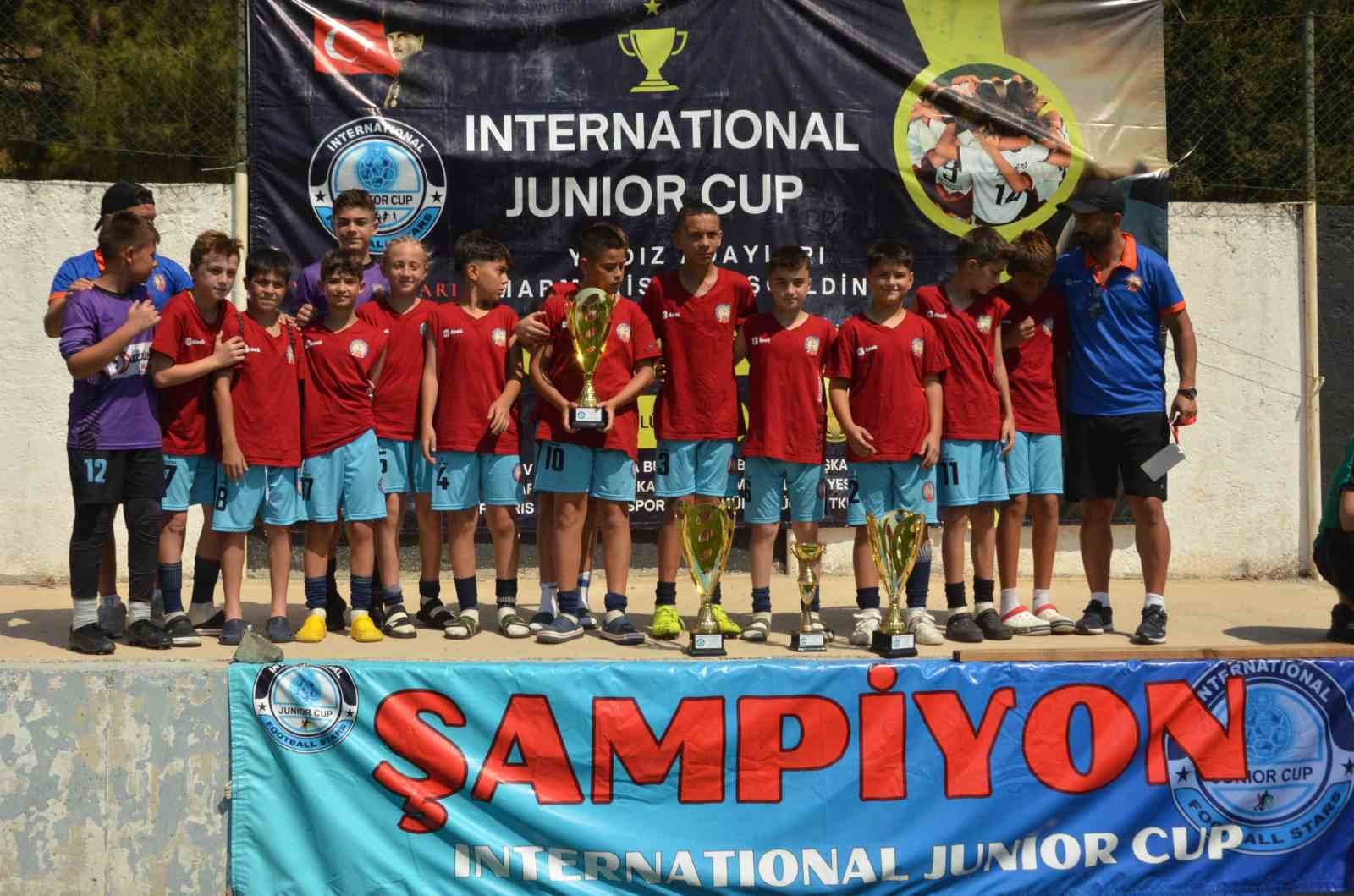 İnternationel Junior Cup’da Darıca Kalespor fırtınası esti