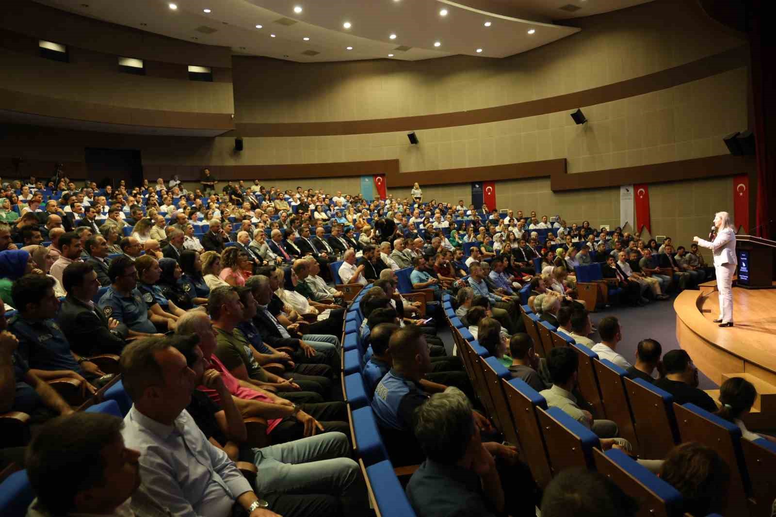 Kamu yönetiminde etik bilincinin gelişmesine katkı sağlayan konferans