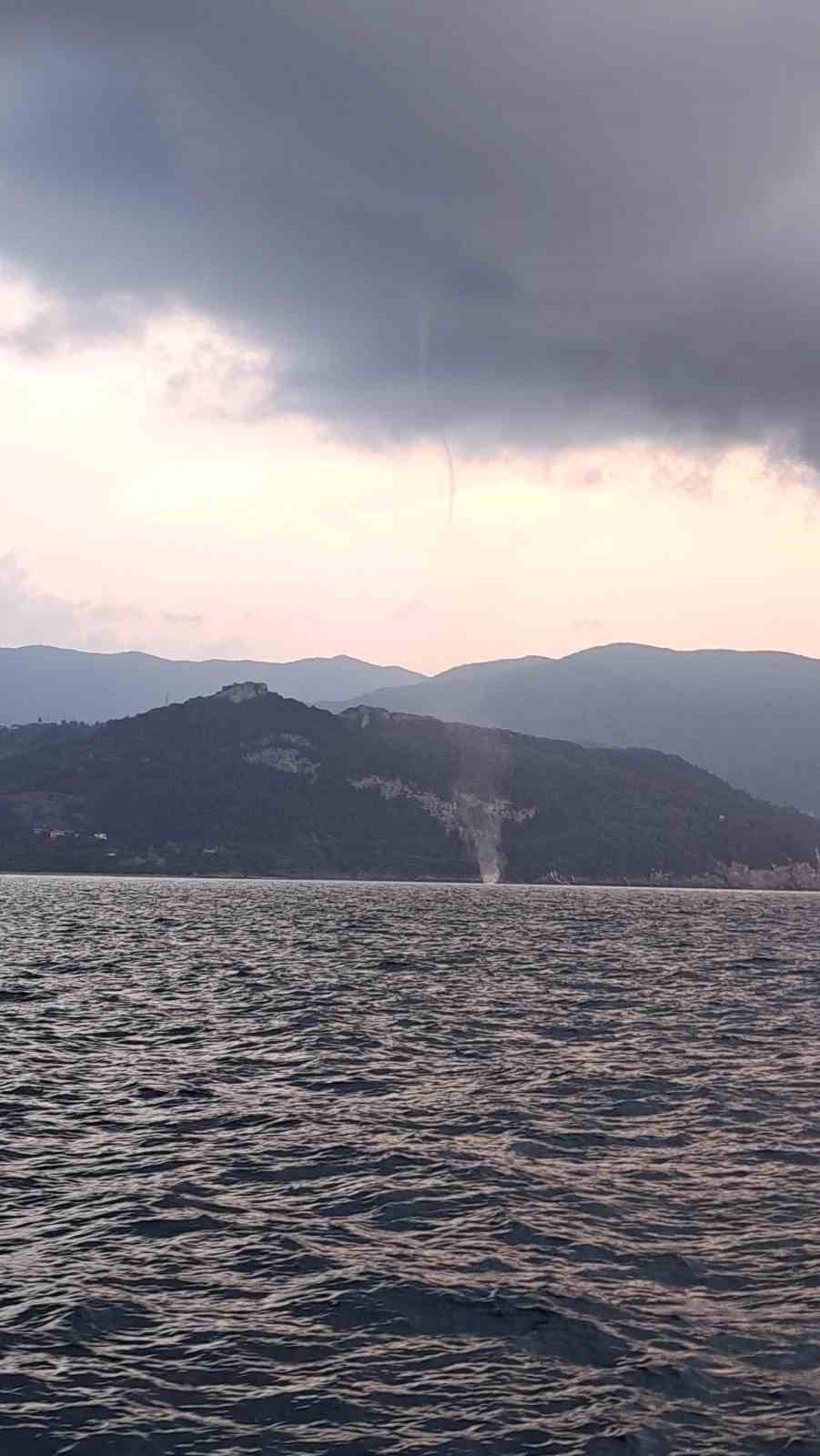 KASTAMONU'NUN CİDE İLÇESİ AÇIKLARINDA 3 FARKLI NOKTADA OLUŞAN HORTUMLAR, VATANDAŞLAR