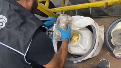 DÜZCE'DE AKTARMA İSTASYONUNDA KARGOYA VERİLEN SALAMURA PEYNİRİ BİDONUNUN İÇİNDEN 3