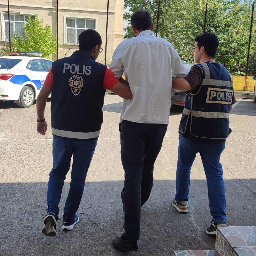 M.C. İSİMLİ ŞAHIS, CİDE İLÇE EMNİYET MÜDÜRLÜĞÜ EKİPLERİ TARAFINDAN YAKALANDI.