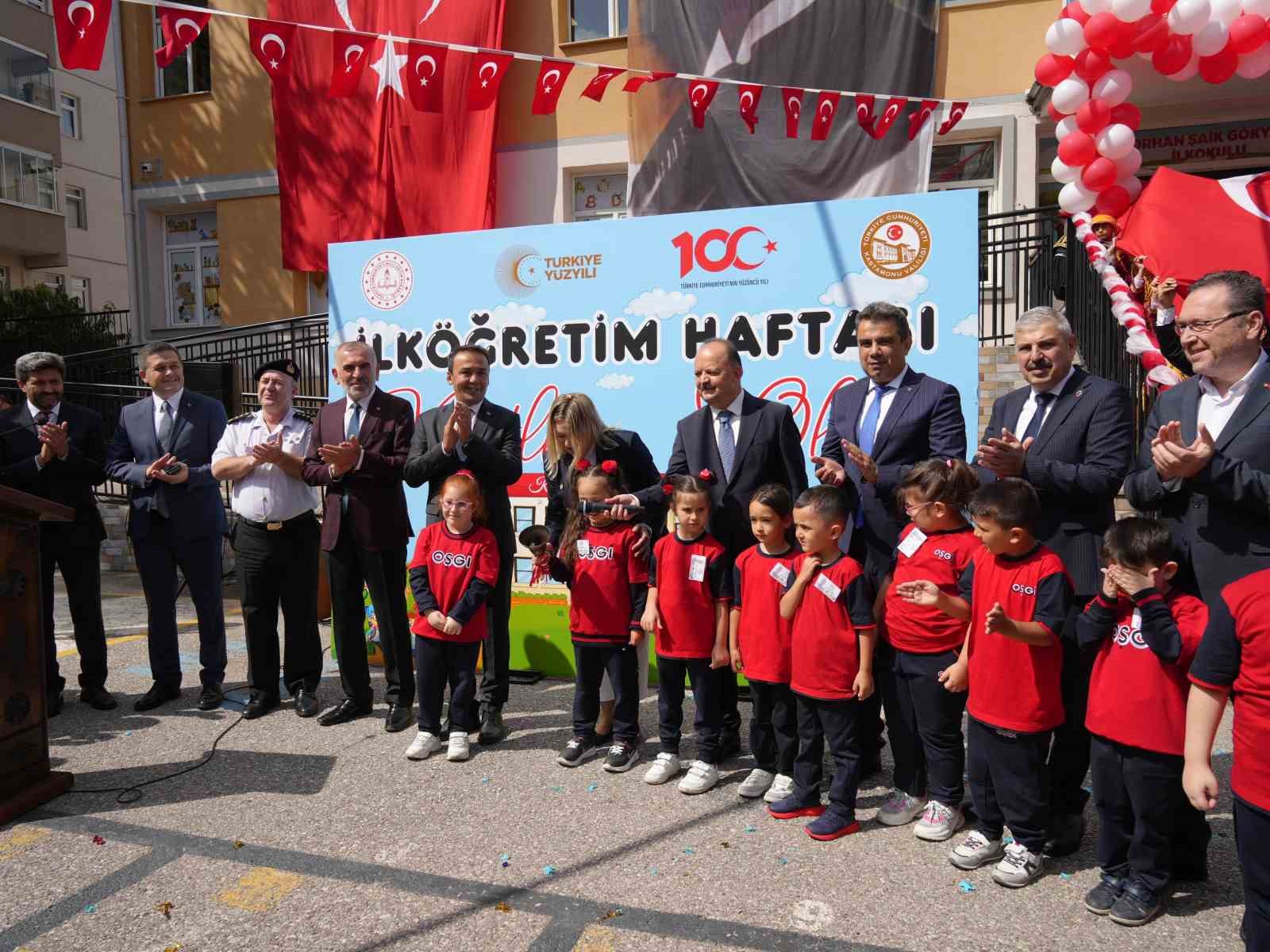 KASTAMONU İL MİLLİ EĞİTİM MÜDÜRLÜĞÜ TARAFINDAN DÜZENLENEN TÖRENLE İLK DERS