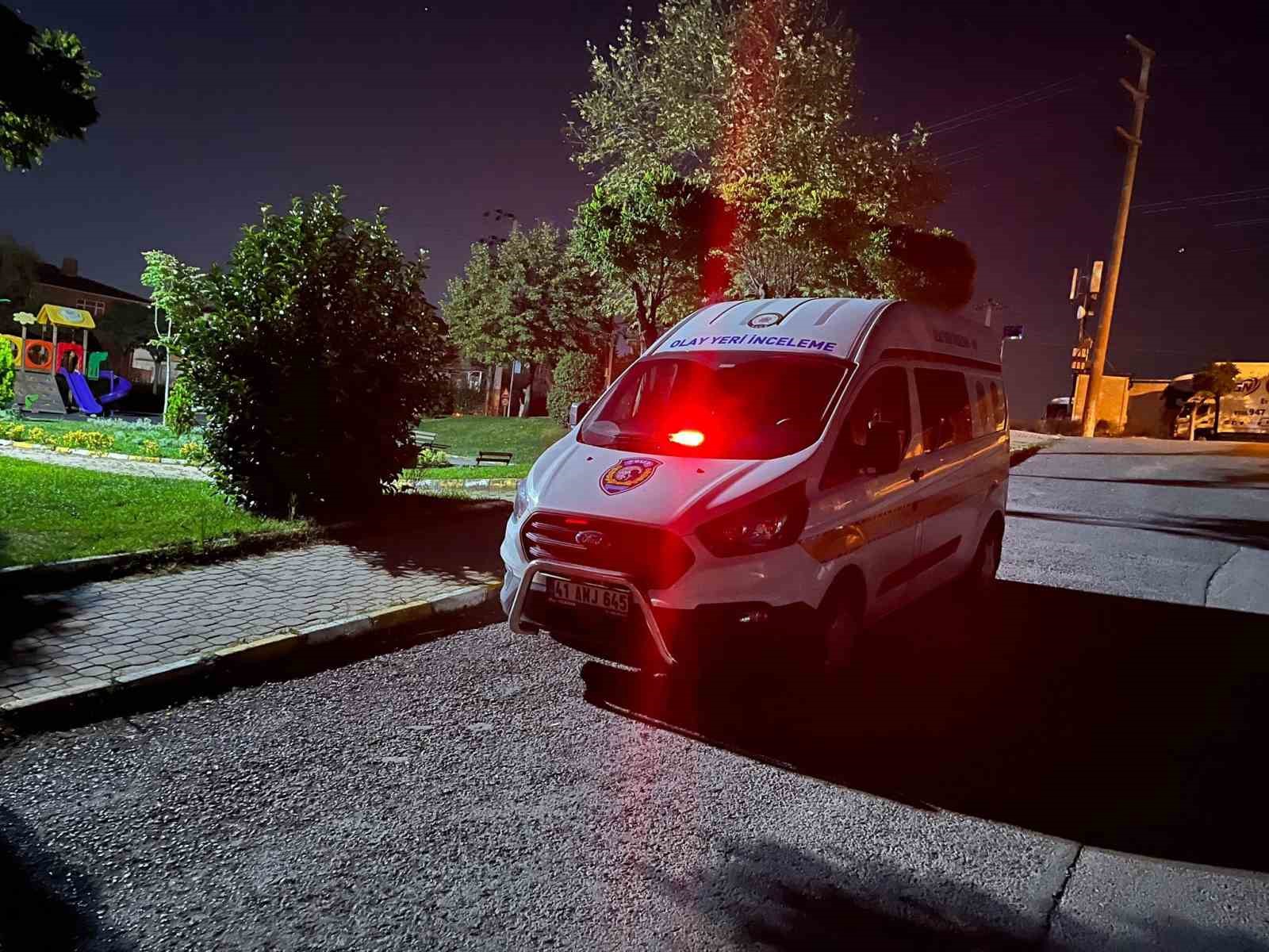 KOCAELİ'NİN DARICA İLÇESİNDE PARKTA ÇIKAN SİLAHLI KAVGADA BİRİ GÖZÜNDEN, DİĞERİ