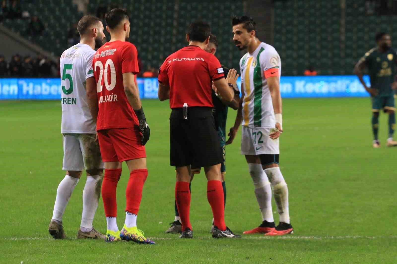 TRENDYOL 1.LİG’DE KOCAELİSPOR İLE ŞANLIURFASPOR ARASINDA OYNANAN KARŞILAŞMANIN DEVRE ARASINDA