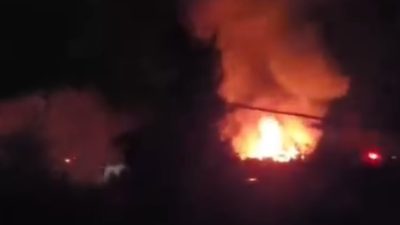 DÜZCE’DE MDF YÜKLÜ TIR ALEV OTOYOLDA ALEV YANDI.