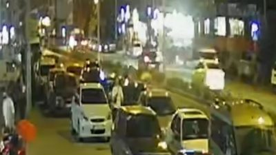 DÜZCE’DE AKŞAM SAATLERİNDE MEYDANA GELEN KAZADA KAYGANLAŞAN YOLDA DURAMAYAN MOTOSİKLETLİ