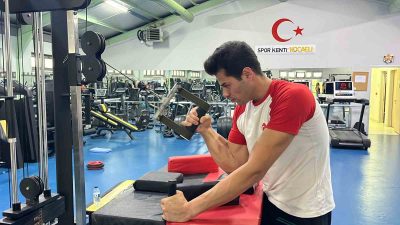 KOCAELİ'DE YAŞAYAN 21 YAŞINDAKİ ÖMER KOZAKOĞLU, SLOVAKYA'DA DÜZENLENEN AVRUPA BİLEK