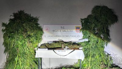 ÇALIŞMALARDA 26 ADET SENTETİK ECZA, 2 KİLO 699 GRAM ESRAR,