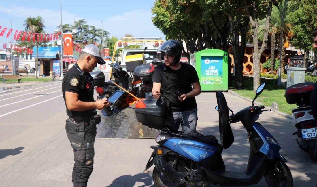 SAKARYA’NIN ADAPAZARI İLÇESİNDE TRAFİK