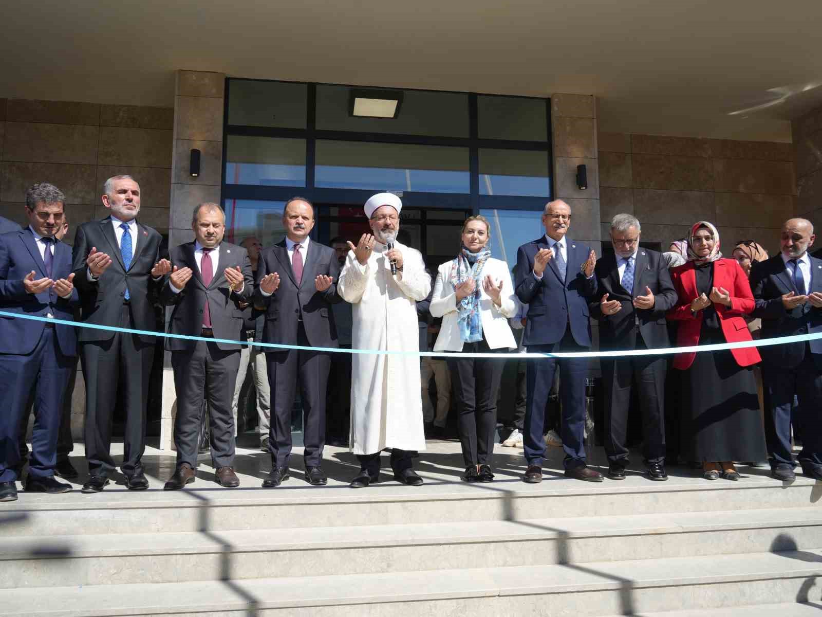 DİYANET İŞLERİ BAŞKANI PROF. DR. ALİ ERBAŞ, İSLAM DÜNYASI’NDAKİ BİLİMİN