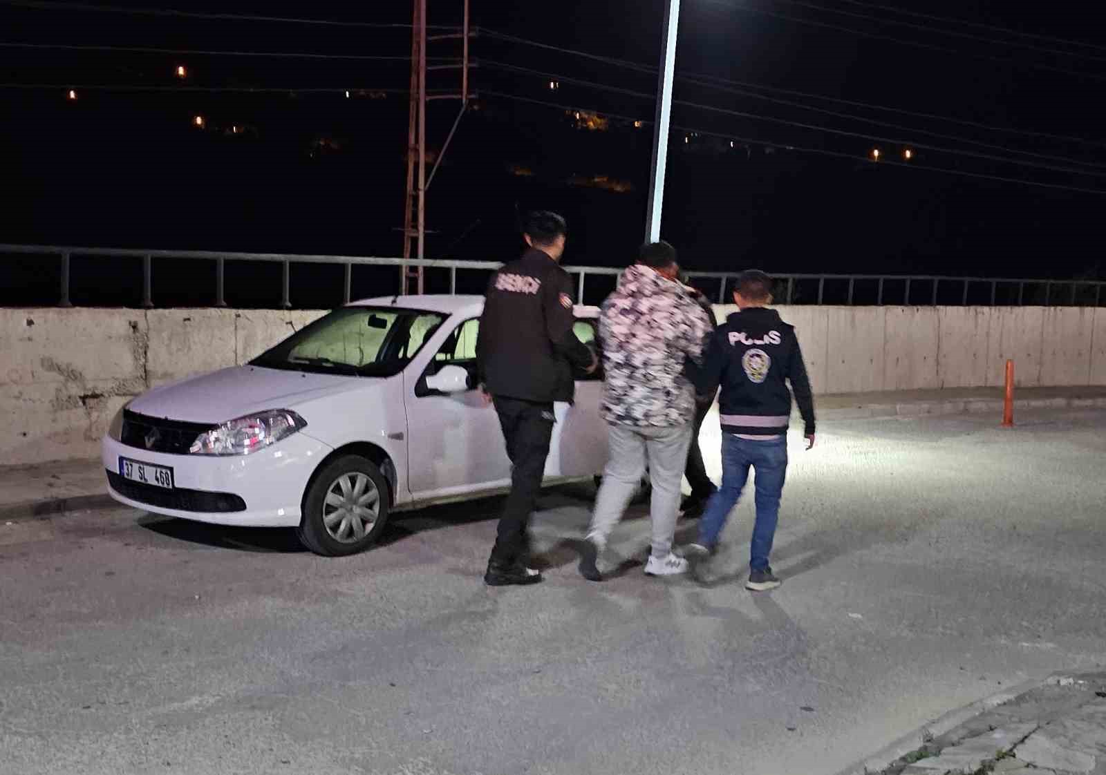 KASTAMONU’NUN CİDE İLÇESİNDE SİLAH ÇEKİP POLİS EKİBİNE MUKAVEMET GÖSTEREN 2