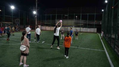 DÜZCE BELEDİYESİ BÜNYESİNDE BAŞLATILAN ‘SPOR MAHALLEMDE’ ETKİNLİKLERİ SÜRÜYOR. HER AKŞAM