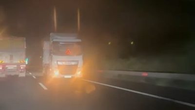 TEM OTOYOLU'NUN DÜZCE KESİMİNDE İLGİNÇ BİR OLAY KAMERALARA YANSIDI. TIR