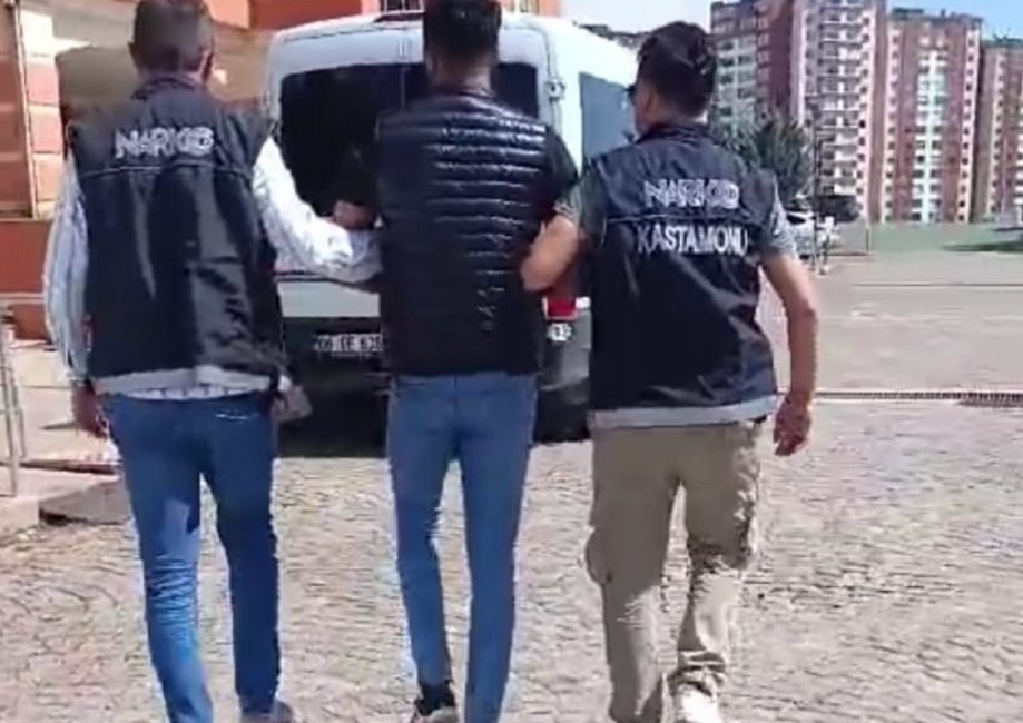 KASTAMONU İL EMNİYET MÜDÜRLÜĞÜ NARKOTİK SUÇLARLA MÜCADELE ŞUBE MÜDÜRLÜĞÜ EKİPLERİNİN