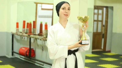 MİLLİ SPORCU ELİF HİLAL AYAR, YALOVA'DA AÇTIĞI EHA KARATE KULÜBÜNDE,