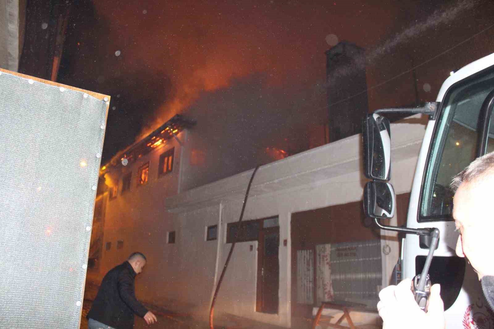 KASTAMONU'NUN TOSYA İLÇESİNDE TARİHİ HAMAMDA ÇIKAN YANGIN İTFAİYE EKİPLERİ TARAFINDAN