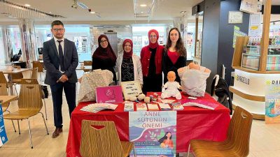 DÜZCE SAĞLIK MÜDÜRLÜĞÜNÜ BAĞLI EKİPLER AÇTIKLARI STANTTA ANNE SÜTÜNÜN ÖNEMİNİ