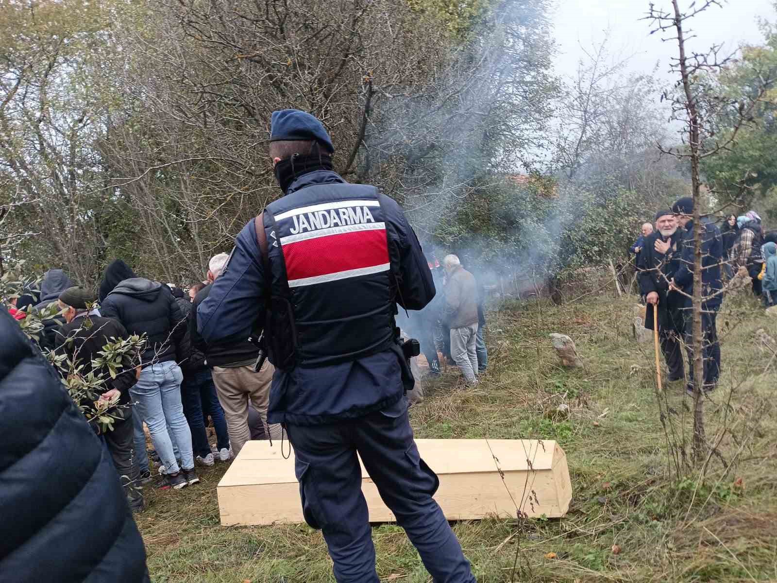 KASTAMONU'NUN İHSANGAZİ İLÇESİNDE ANNESİNİ ÖLDÜRDÜKTEN SONRA İNTİHAR EDEN ŞAHIS TOPRAĞA