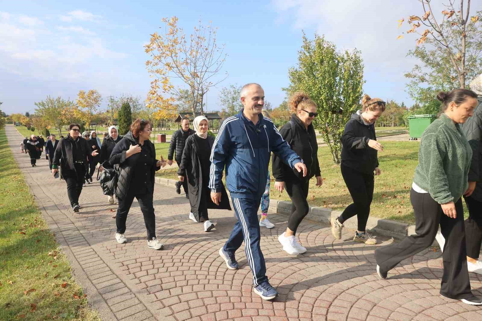 Başkan Çiftçi, vatandaşlarla sabah yürüyüşü yaptı