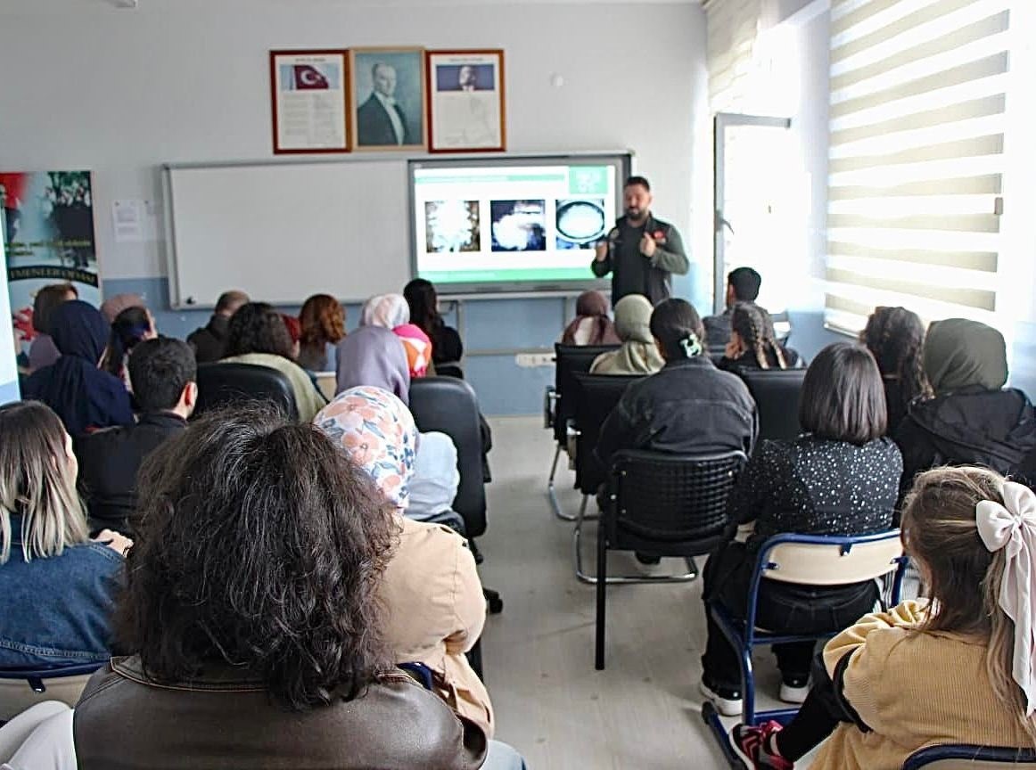 Bilecik’te öğretmenlere ’Narkorehber’ eğitimi verildi