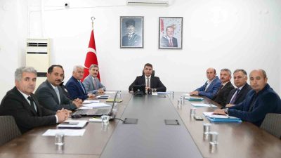 DÜZCE İL ÖZEL İDARESİ’NDE BULUNAN ENCÜMEN HEYETİNİN TOPLANTISINA DÜZCE VALİSİ