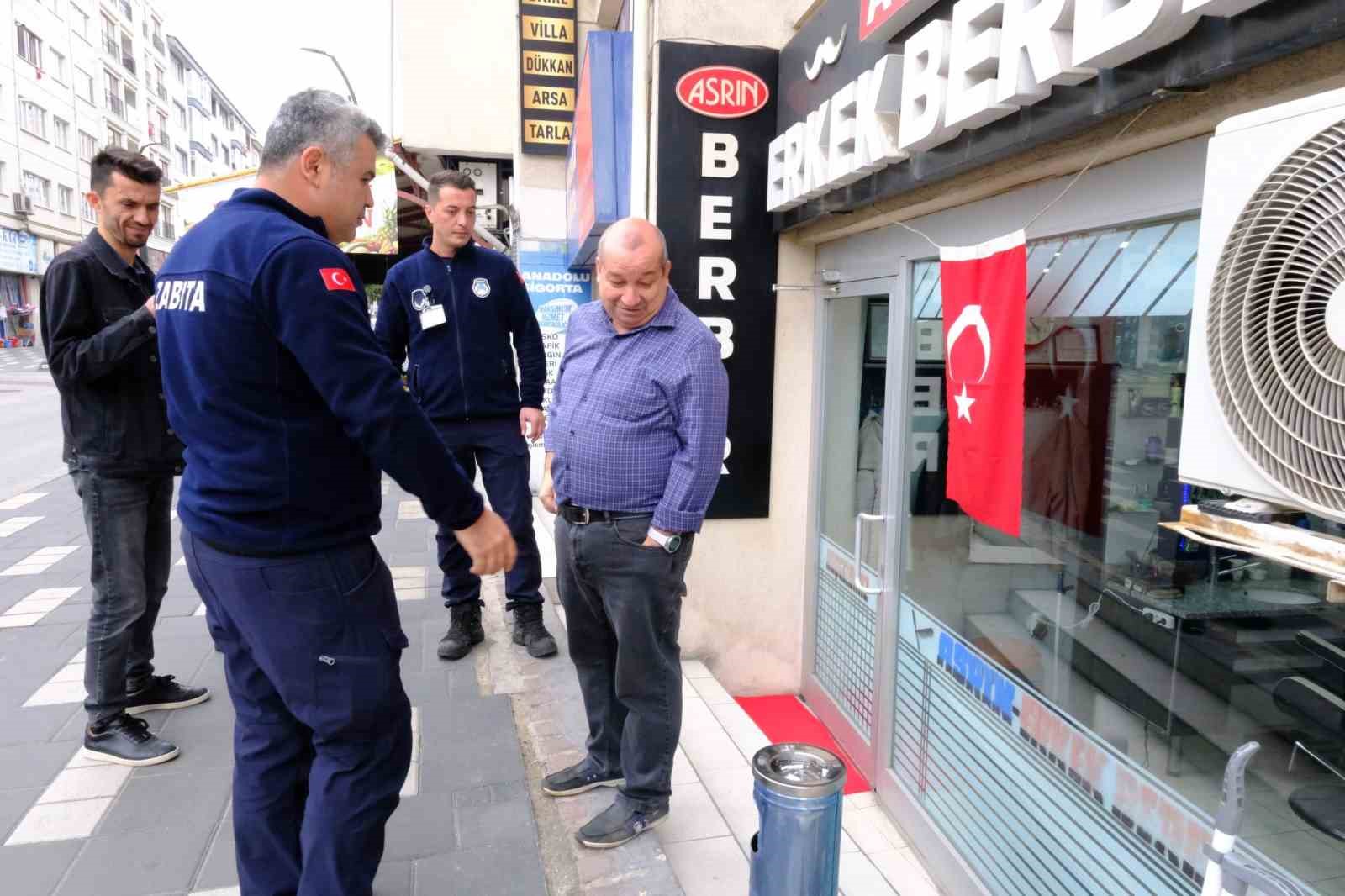 Esnaf izmarit cezasını dikkate aldı: Zabıta tek bir çöp bulamadı