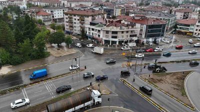 DÜZCE’NİN TRAFİK BAKIMINDAN EN HAREKETLİ NOKTALARINDAN OLAN FİSKOBİRLİK KAVŞAĞI, ULAŞIM