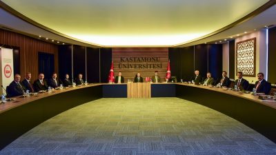 ÜNİVERSİTELERARASI KURUL (ÜAK) YÖNETİM KURULU TOPLANTISINA KASTAMONU ÜNİVERSİTESİ’NİN EV SAHİPLİĞİ
