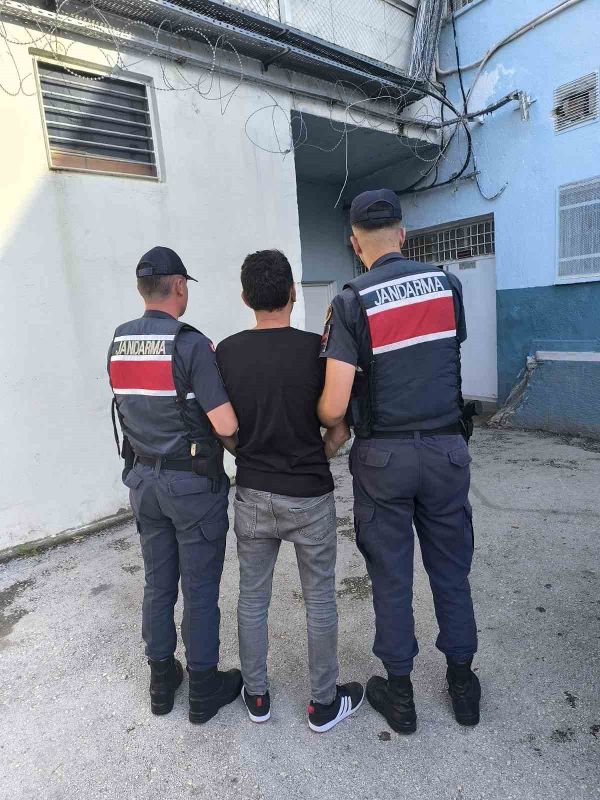 KASTAMONU’DA 12 YIL KESİNLEŞMİŞ HAPİS CEZASIYLA ARANMASI BULUNAN HÜKÜMLÜ, JANDARMA