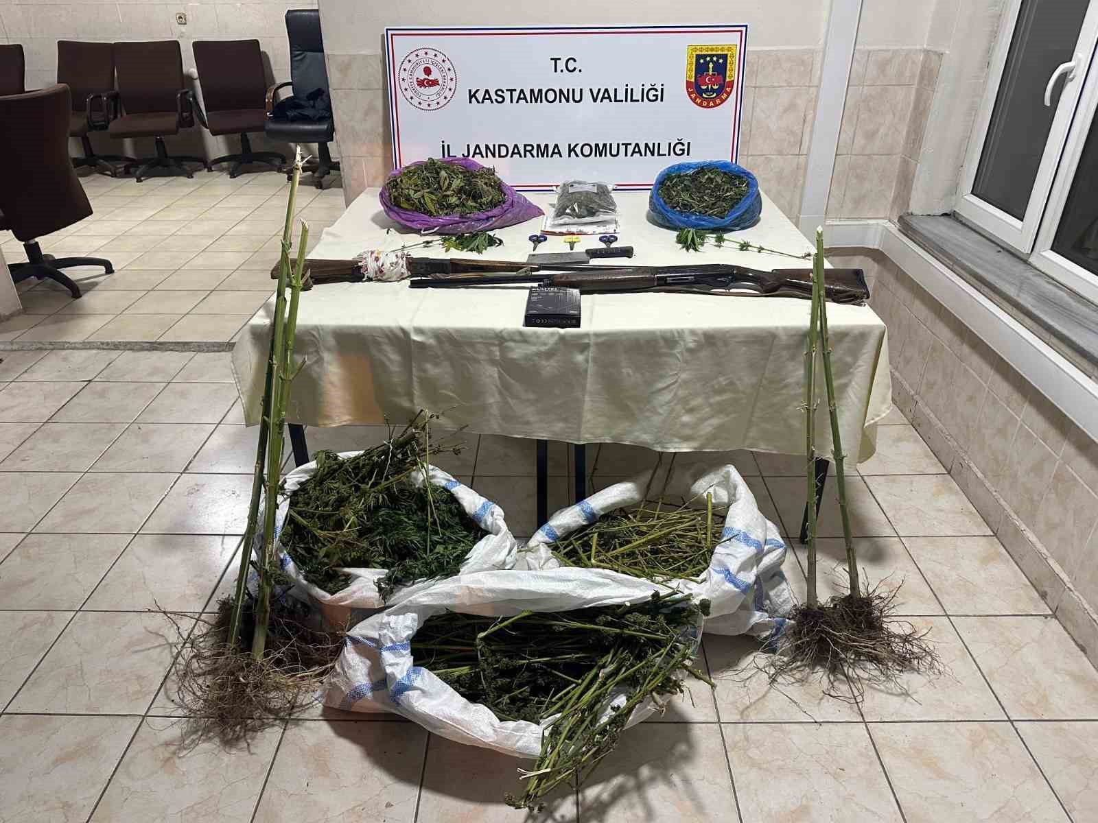 KASTAMONU’NUN AZDAVAY İLÇESİNDE JANDARMA EKİPLERİNCE 15 KİLO 528 GRAM ESRAR