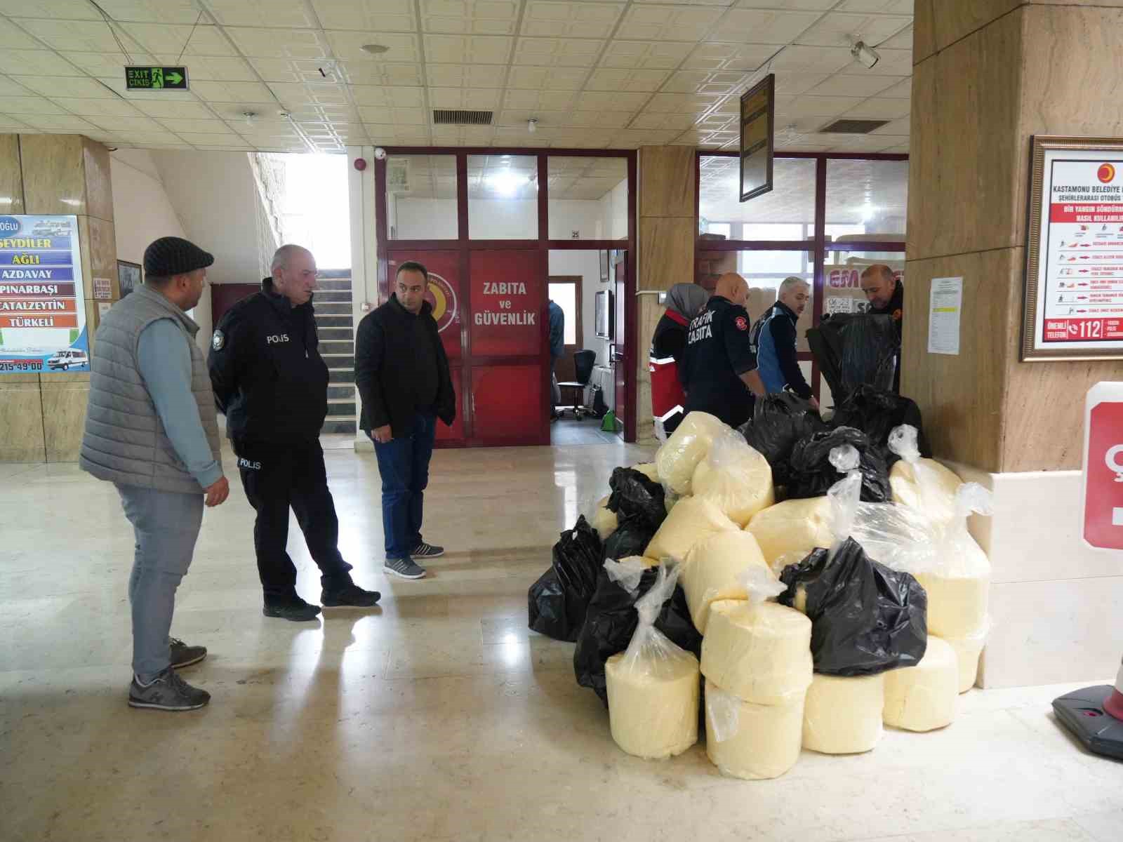 KASTAMONU’DA ŞEHİRLERARASI OTOBÜS TERMİNALİ GÖREVLİLERİNCE BANDROLSÜZ ŞEKİLDE KAÇAK OLARAK GETİRİLEN