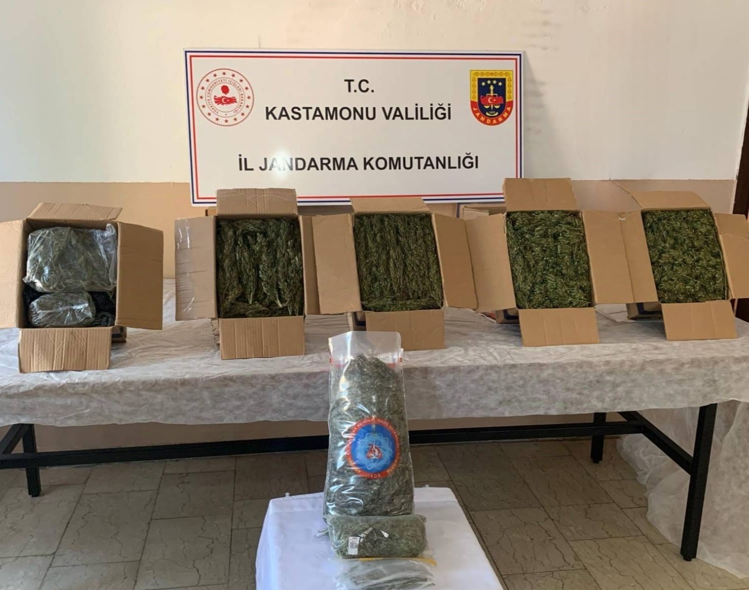 KASTAMONU’NUN CİDE İLÇESİNDE JANDARMA EKİPLERİ TARAFINDAN DÜZENLENEN OPERASYONDA BİR MİKTAR